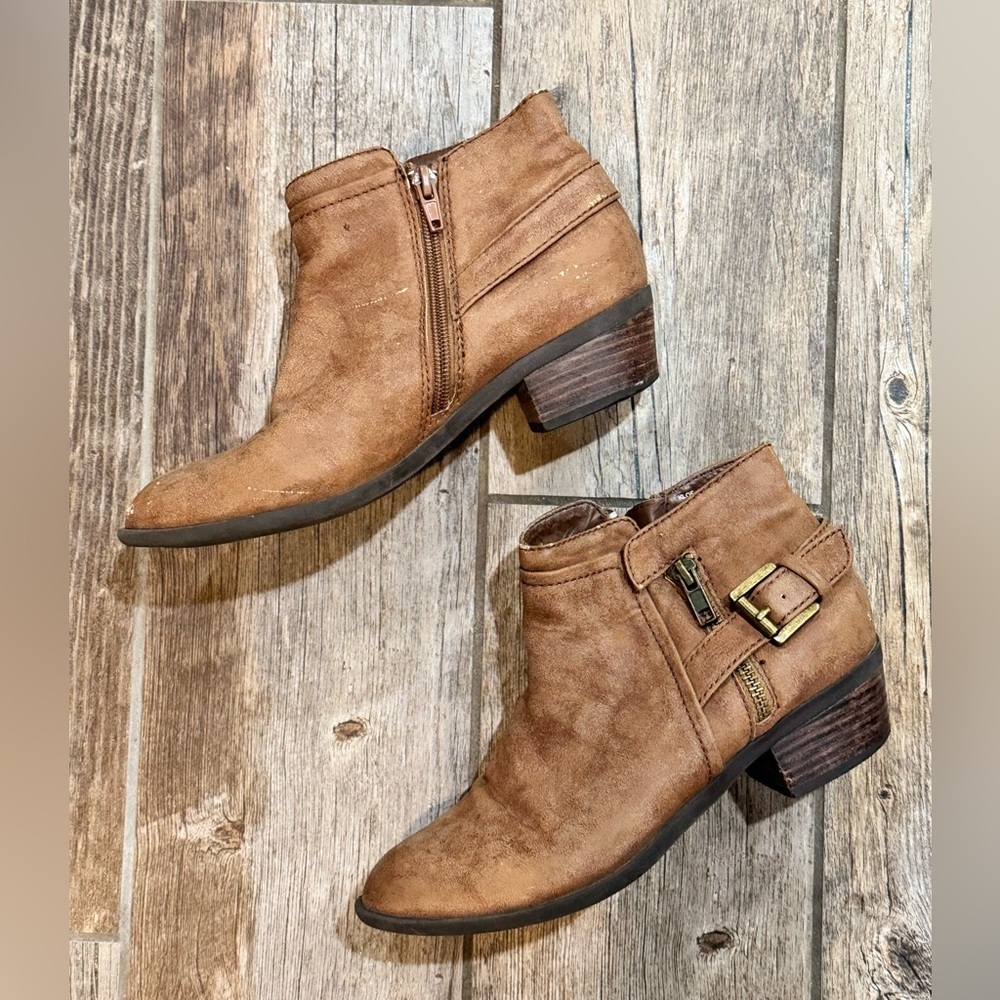 Boots - Picture 6 of 10
